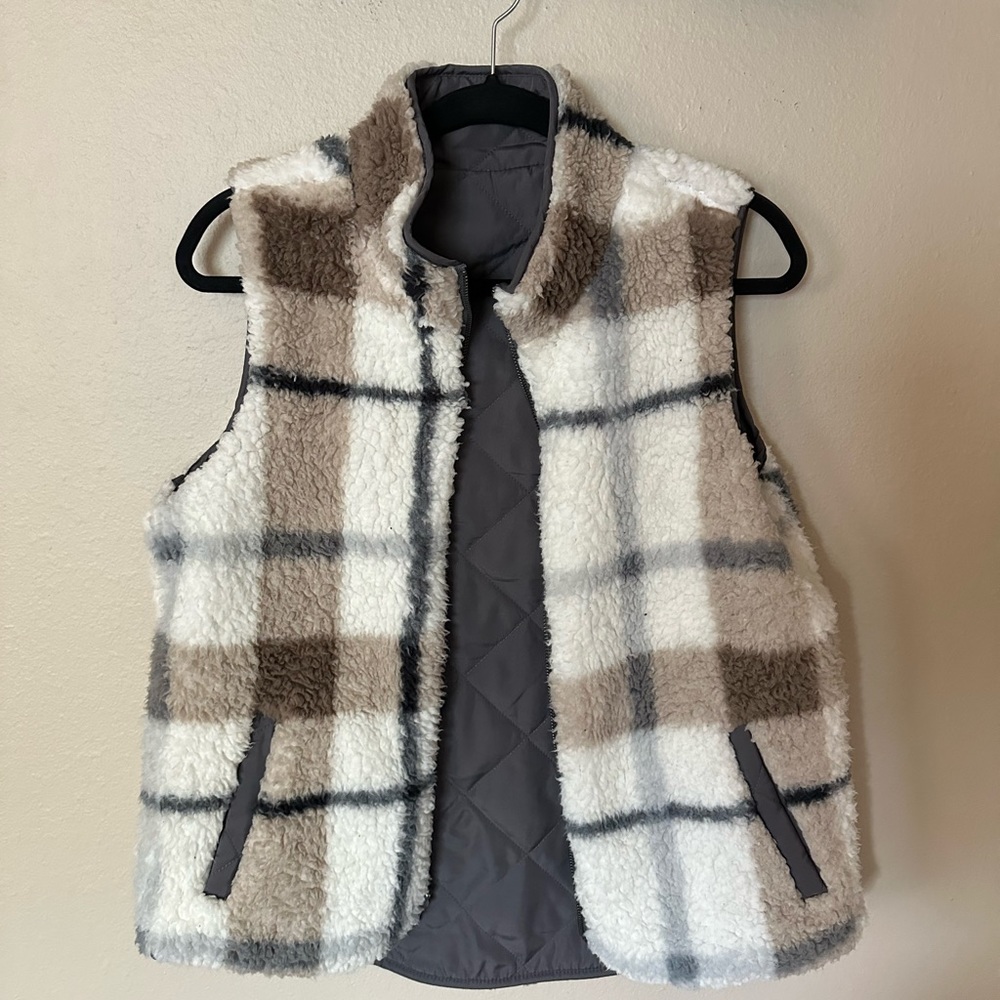 Reversible Vest - Picture 2 of 2